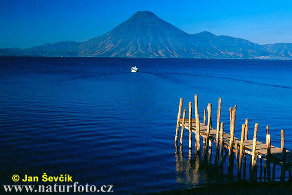 jezero--lake-atitlan